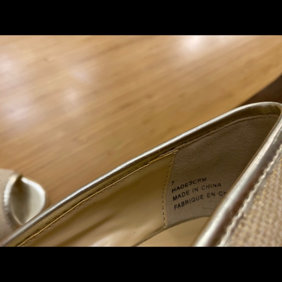 Expressions gold wedge shoes size 7 - Picture 4 of 5